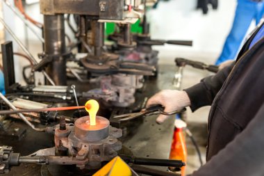 cam şişe üretim tesisimiz