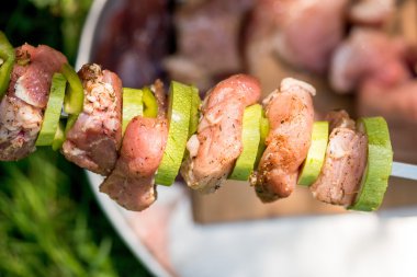 Barbekü et şiş hazırlanması