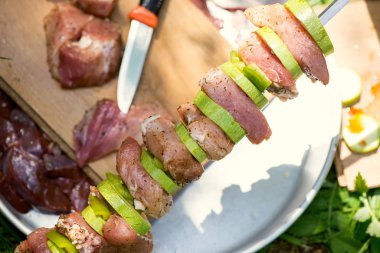 Barbekü et şiş hazırlanması
