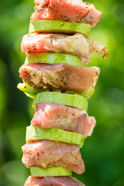 Beredning av kött spett för barbeque — Stockfoto