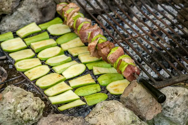 Barbekü üzerinde ızgara kabak — Stok fotoğraf