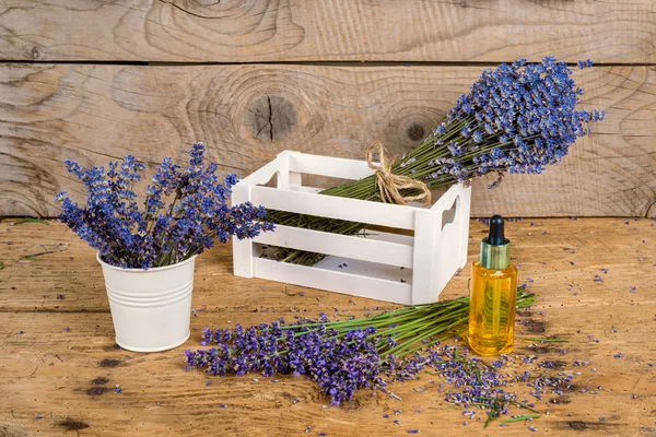 Eflatun eski rustik ahşap masa natürmort