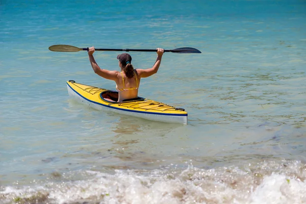 Young woman kayaking in the sea — Stock Photo, Image