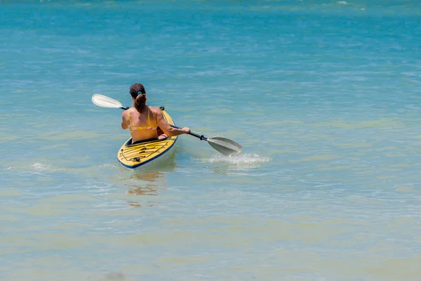 Young woman kayaking in the sea — Stock Photo, Image