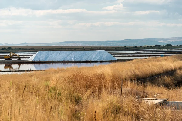 Saltwork landschap in de buurt van Burgas in Bulgarije — Stockfoto