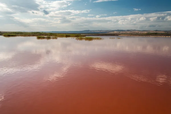 Saltwork landschap in de buurt van Burgas in Bulgarije — Stockfoto