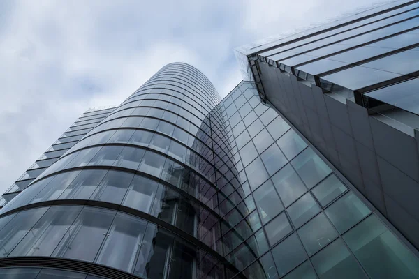 Cam ve çelik yüksek modern binalar — Stok fotoğraf