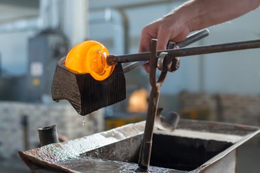 Erimiş cam el yapımı rakamlar