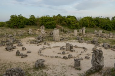 Pobiti kamani - Bulgaristan Varna yakınındaki fenomen kaya oluşumları