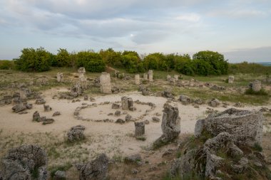 Pobiti kamani - Bulgaristan Varna yakınındaki fenomen kaya oluşumları
