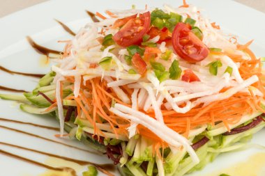 Vegan sebze salatası