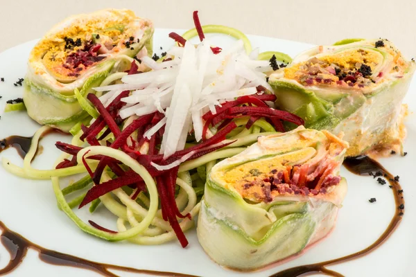 Vegan plantaardige roll van courgette — Stockfoto