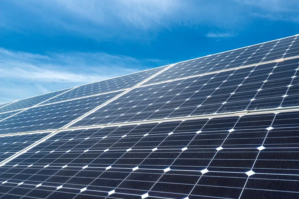 Pannelli fotovoltaici - fonte di energia elettrica alternativa — Foto Stock