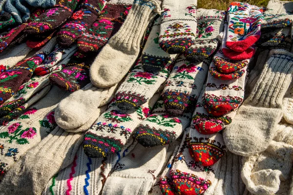 Chaussettes tricotées - costume national bulgare — Photo