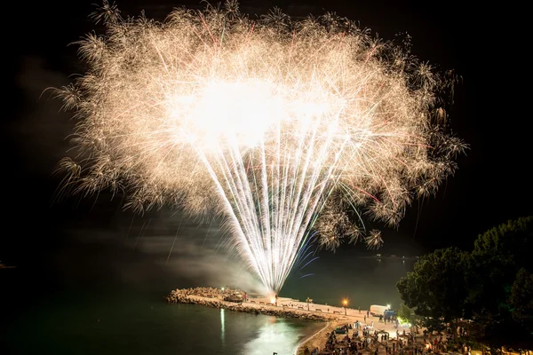 Fireworks on the beach - copy space — Stock Photo, Image