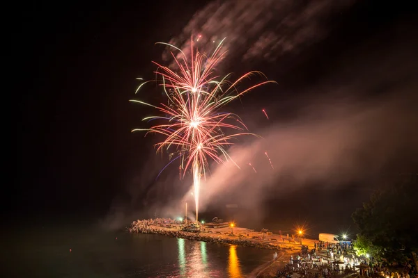 Fireworks on the beach - copy space — Stock Photo, Image