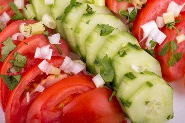 domates ve salatalık salatası