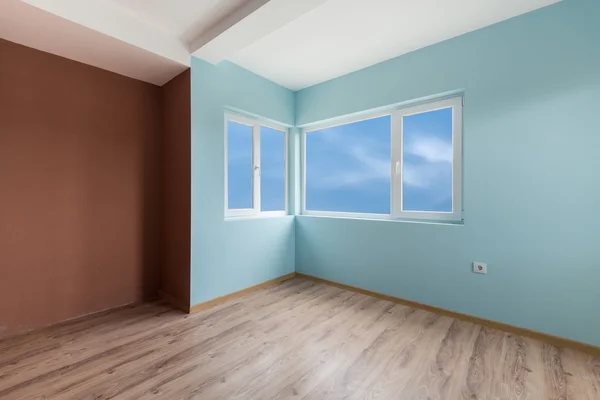 Üres kék szoba windows és egy ajtó (beleértve a Vágógörbe) — Stock Fotó