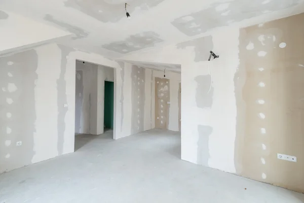 Unfinished building interior, white room — Stock Photo, Image