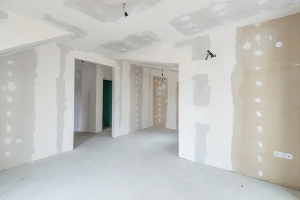 Незаконченный интерьер здания, белая комната Стоковое Изображение