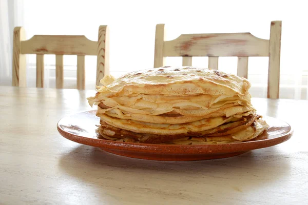 Panquecas em uma chapa — Fotografia de Stock