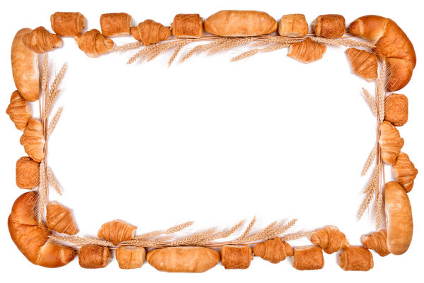 мелкий хлеб на белом фоне
