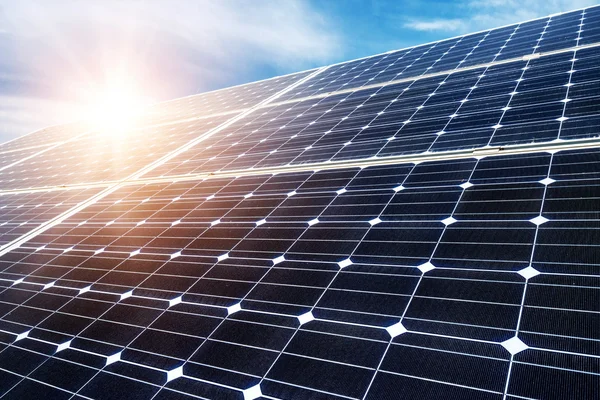 Pannelli fotovoltaici - fonte di energia elettrica alternativa — Foto Stock