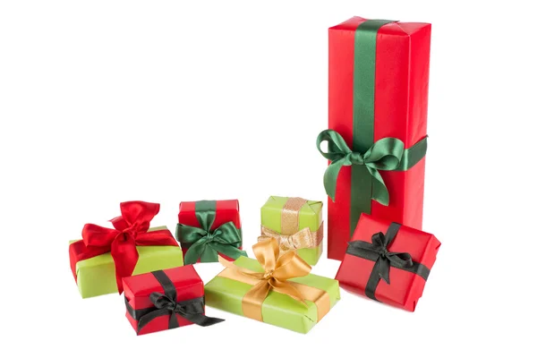 Farbe Geschenkboxen auf weißem Hintergrund - Kopierraum — Stockfoto