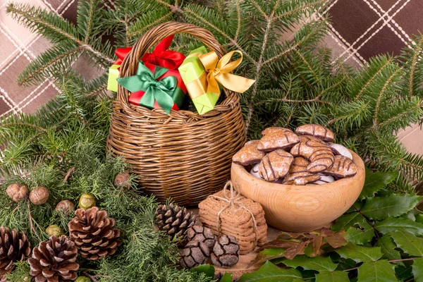 Christmas decoration with fir branches, mistletoe, wood cookies and gifts — Stock Photo, Image