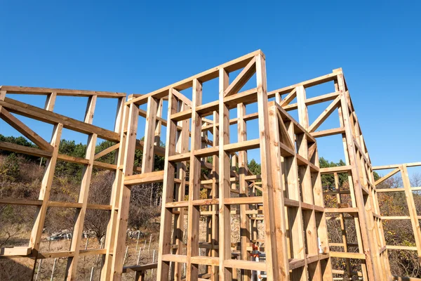 Quadro de madeira de uma nova casa em construção — Fotografia de Stock