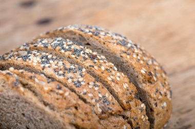 Rustik ekmek ve buğday eski vintage dalgalı ahşap masa