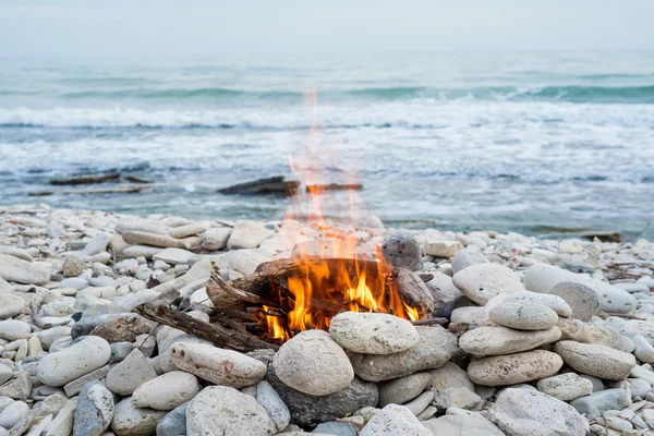 Oheň na pláži — Stock fotografie