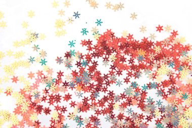 Kar Tanesi Confetti Glitter beyaz arka planda izole edildi. Polyester Parıltısı Serpiştirir.