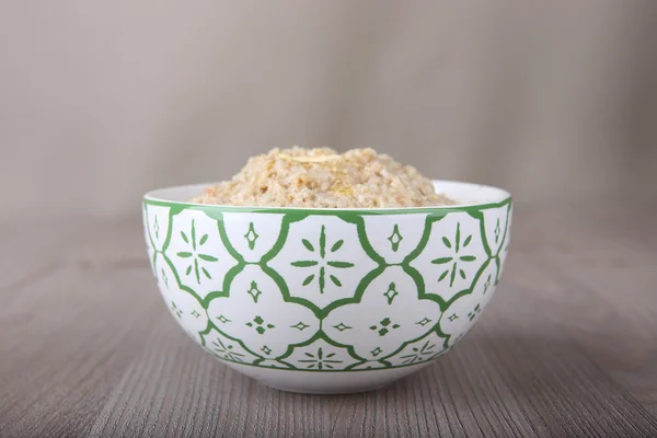 Oatmeal porridge in bowl — Stock Photo, Image
