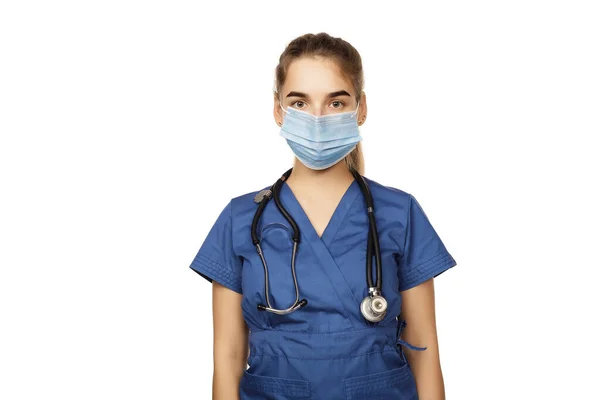 Jeune Belle Femme Médecin Robe Chirurgicale Bleue Avec Stéthoscope Isolé — Photo