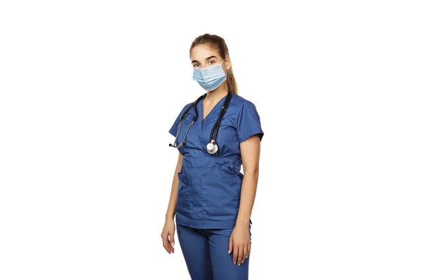 Jeune Belle Femme Médecin Robe Chirurgicale Bleue Avec Stéthoscope Isolé — Photo