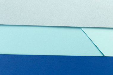 Malzeme tasarımı mavi arkaplan. Kağıt kağıtlar farklı şekillerde katlanır. Bir fotoğraf.