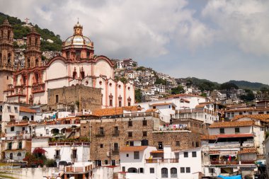 Taxco'da evleri ve kilise 