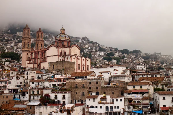 Mgliste Taxco Kościół św. — Zdjęcie stockowe