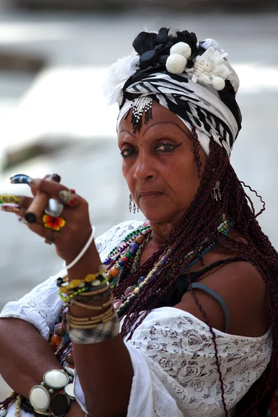 Lady smoking — Stock Photo, Image