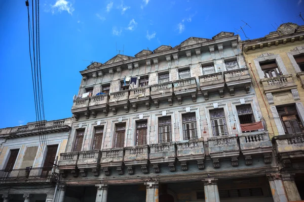 Velho edifício cubano — Fotografia de Stock