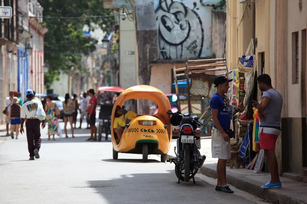 Frekventované ulice La Havana, Kuba. — Stock fotografie