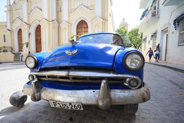 Oude auto in cuba Stockafbeelding