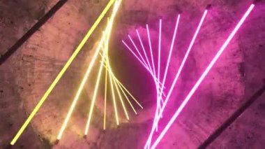 Neon ışıklı beton bir tünelde uçuyor. Halojen lambalar. Soyut arkaplan. Modern sarı pembe tayf. 3d canlandırma