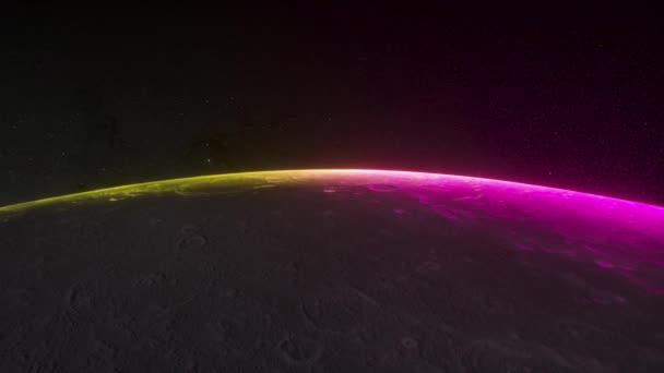 Fantasztikus neon napfelkelte a Holdon az űrből. A Hold forgása. Modern ultraibolya világítás. Sárga lila fényspektrum. Csillagok és tér. 3D animáció — Stock videók