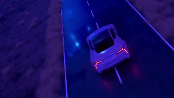 L'auto si precipita a velocità veloce lungo la strada asfaltata lungo il deserto in un favoloso tramonto con una magica tinta blu. Animazione 3d — Video Stock