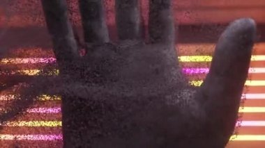 Gelecekteki bir bilim kurgu odasına milyonlarca parçacık akışı yayan, modern neon ışıklı taş bir insan eli. Soyut 3d canlandırma