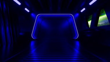 Uzayda neon ışıklı bir bilim kurgu tüneli. Uzay gemisinin penceresinin dışındaki Dünya gezegeni. Uzay teknolojisi konsepti. Kusursuz bir döngünün 3d animasyonu