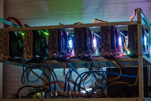 Буровая Установка Шести Видеокарт Концепция Криптовалюты Gpu Render Farm Горное — стоковое фото