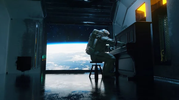 Astronaute Dans Une Combinaison Spatiale Joue Piano Dans Vaisseau Spatial — Photo